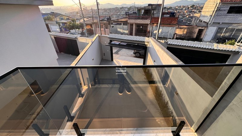 Sobrado 3 dormitórios sendo 1 suíte + 3 vagas de garagem - Guarulhos - 