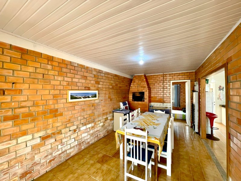 R$ 510.000 - CASA NA PRAIA - 189M2 - 3 DORM - CHURRASQUEIRA - PÁTIO - 2 VAGAS Rua Rio Comandaí Xangri-lá - 