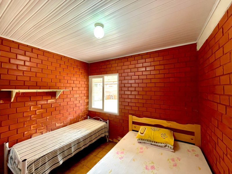 R$ 510.000 - CASA NA PRAIA - 189M2 - 3 DORM - CHURRASQUEIRA - PÁTIO - 2 VAGAS Rua Rio Comandaí Xangri-lá - 
