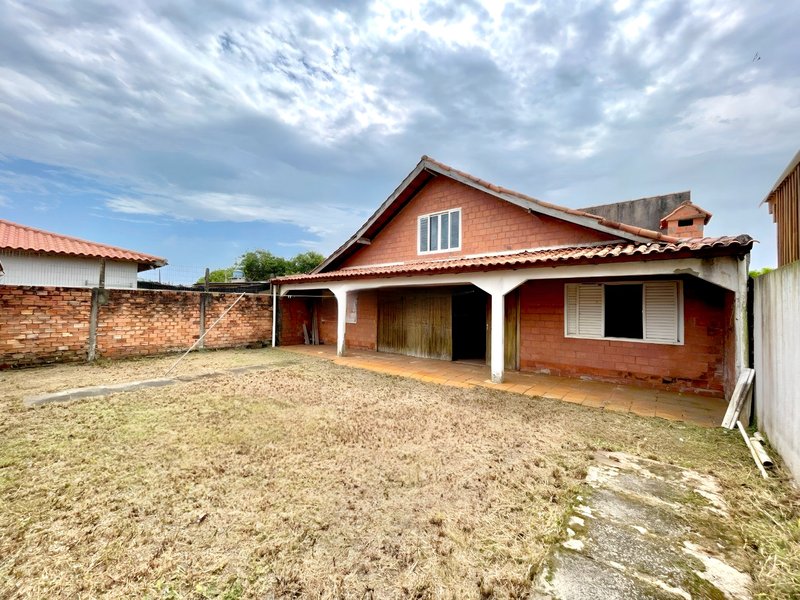 R$ 510.000 - CASA NA PRAIA - 189M2 - 3 DORM - CHURRASQUEIRA - PÁTIO - 2 VAGAS Rua Rio Comandaí Xangri-lá - 