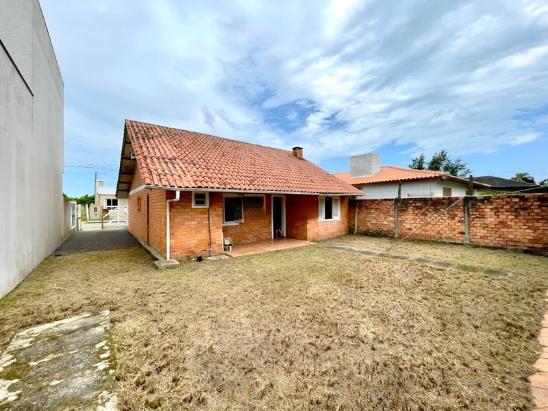 R$ 510.000 - CASA NA PRAIA - 189M2 - 3 DORM - CHURRASQUEIRA - PÁTIO - 2 VAGAS Rua Rio Comandaí Xangri-lá - 