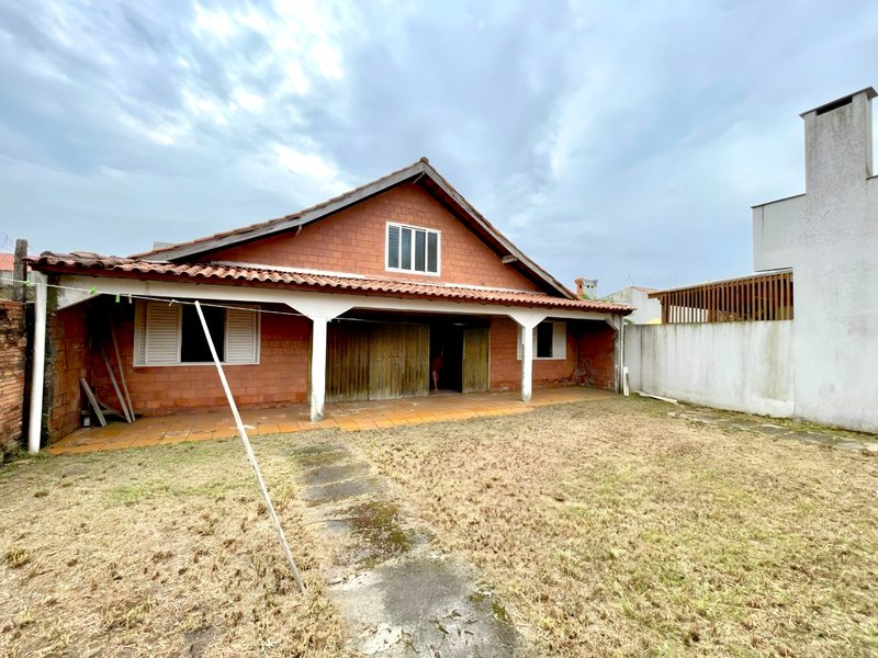 R$ 510.000 - CASA NA PRAIA - 189M2 - 3 DORM - CHURRASQUEIRA - PÁTIO - 2 VAGAS Rua Rio Comandaí Xangri-lá - 