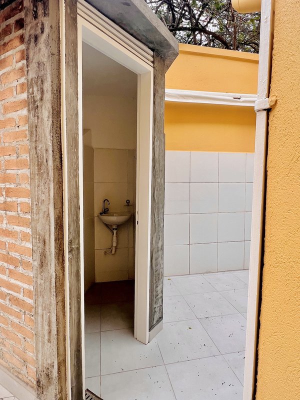 BELÍSSIMA CASA DE ESQUINA EM PLANALTO PAULISTA Avenida Piassanguaba São Paulo - 