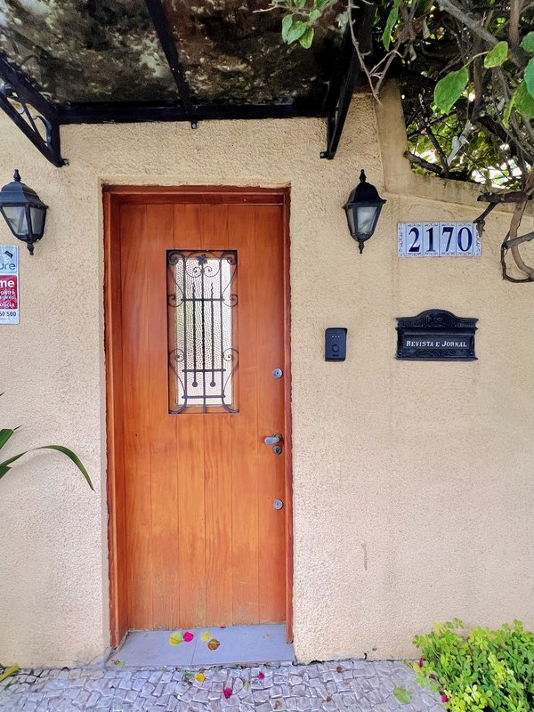 BELÍSSIMA CASA DE ESQUINA EM PLANALTO PAULISTA Avenida Piassanguaba São Paulo - 