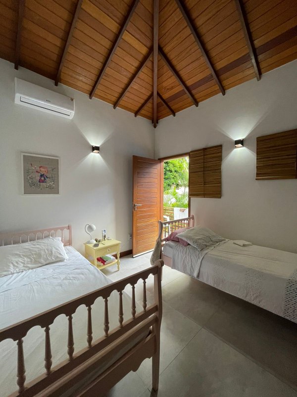 Casa de 3 dormitórios / 200 metros do mar / mobiliado e decorado Estrada da balsa  Porto Seguro - 