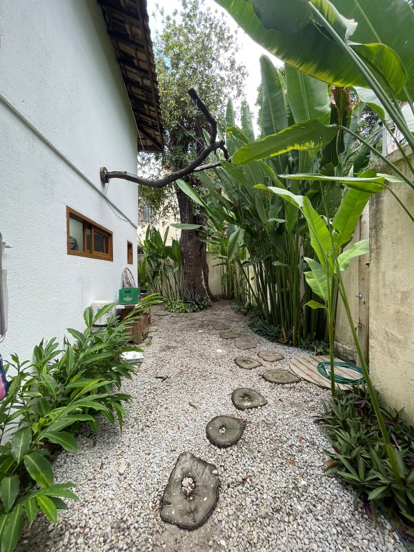 Casa de 3 dormitórios / 200 metros do mar / mobiliado e decorado Estrada da balsa  Porto Seguro - 