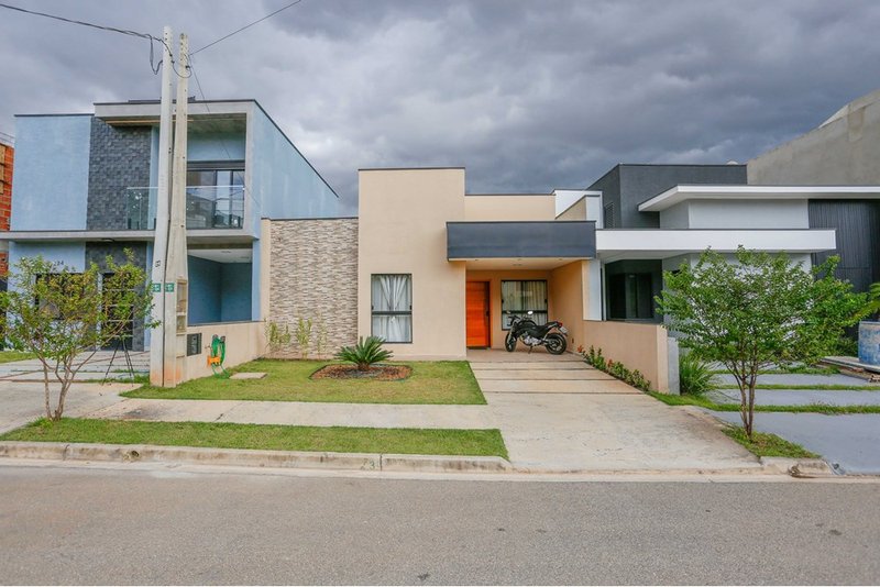 Casa à venda, 120m - 3 Dorm. 1 suíte - R$ 630.000 - Cond. Horto Vilagio - Sorocaba SP Rua João Alberto Paezani Sorocaba - 