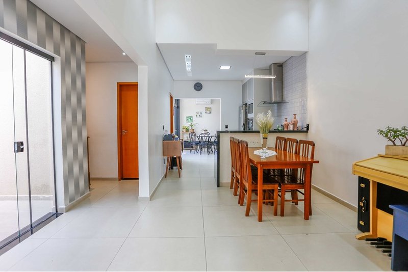Casa à venda, 120m - 3 Dorm. 1 suíte - R$ 630.000 - Cond. Horto Vilagio - Sorocaba SP Rua João Alberto Paezani Sorocaba - 