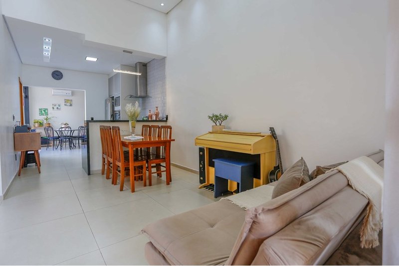 Casa à venda, 120m - 3 Dorm. 1 suíte - R$ 630.000 - Cond. Horto Vilagio - Sorocaba SP Rua João Alberto Paezani Sorocaba - 