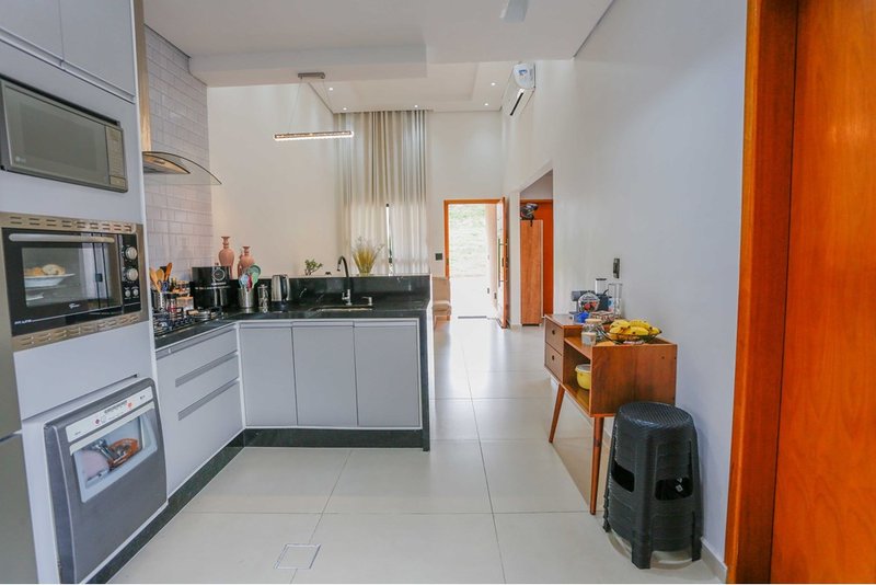 Casa à venda, 120m - 3 Dorm. 1 suíte - R$ 630.000 - Cond. Horto Vilagio - Sorocaba SP Rua João Alberto Paezani Sorocaba - 