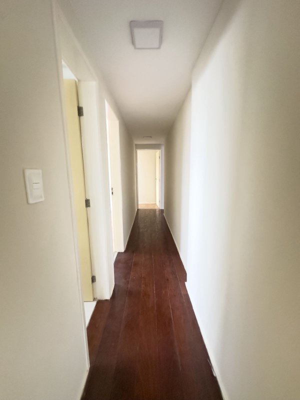 Apartamento à venda com 3 quartos sendo uma suíte, 168m² área útil por R$ 650.000,00 Rua Carlos Pereira Falcão Recife - 