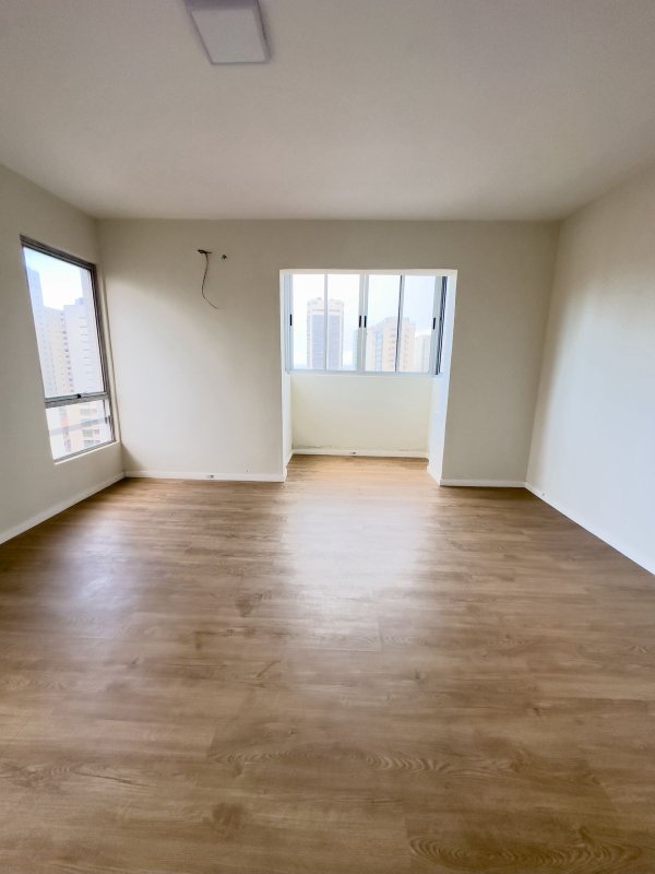 Apartamento à venda com 3 quartos sendo uma suíte, 168m² área útil por R$ 650.000,00 Rua Carlos Pereira Falcão Recife - 