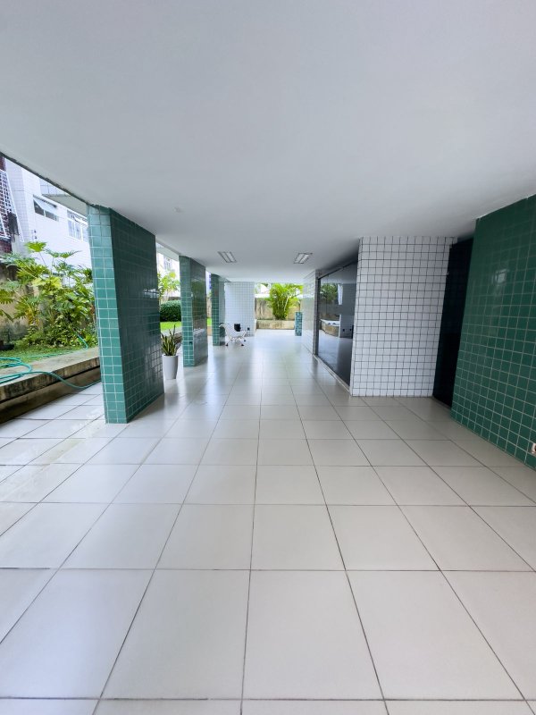 Apartamento à venda com 3 quartos sendo uma suíte, 168m² área útil por R$ 650.000,00 Rua Carlos Pereira Falcão Recife - 