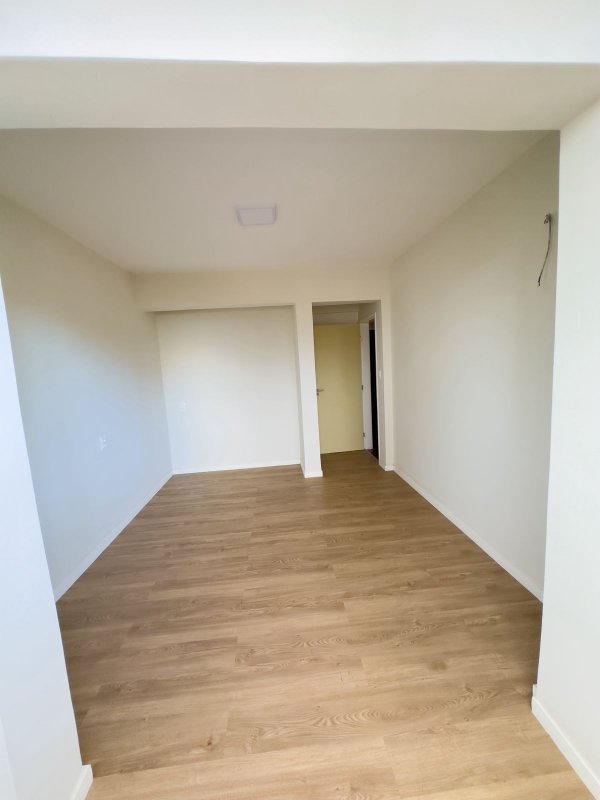 Apartamento à venda com 3 quartos sendo uma suíte, 168m² área útil por R$ 650.000,00 Rua Carlos Pereira Falcão Recife - 