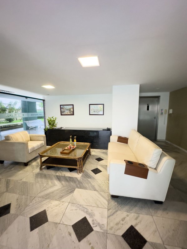 Apartamento à venda com 3 quartos sendo uma suíte, 168m² área útil por R$ 650.000,00 Rua Carlos Pereira Falcão Recife - 