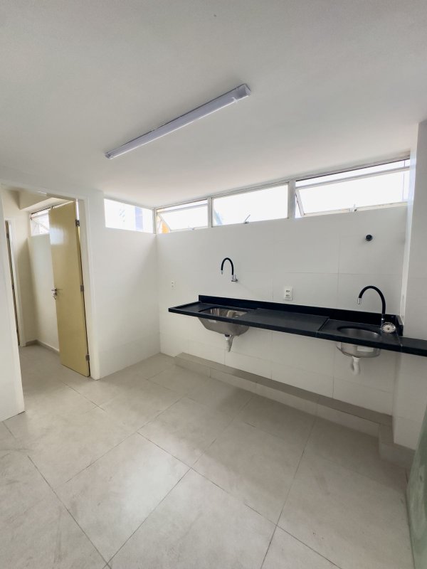 Apartamento à venda com 3 quartos sendo uma suíte, 168m² área útil por R$ 650.000,00 Rua Carlos Pereira Falcão Recife - 