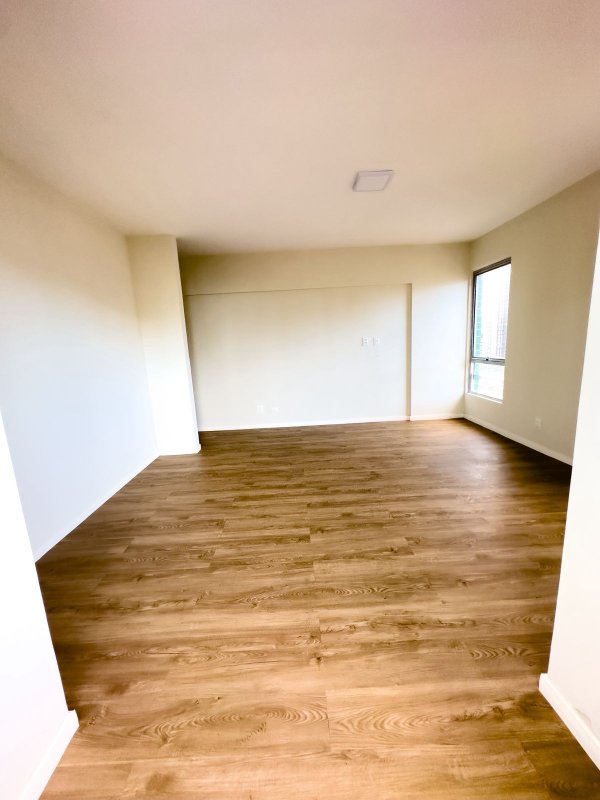 Apartamento à venda com 3 quartos sendo uma suíte, 168m² área útil por R$ 650.000,00 Rua Carlos Pereira Falcão Recife - 