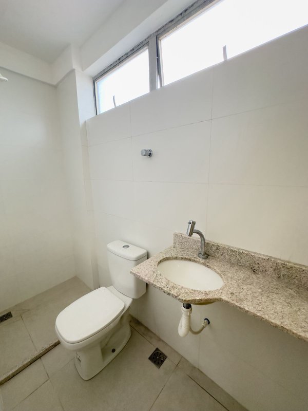 Apartamento à venda com 3 quartos sendo uma suíte, 168m² área útil por R$ 650.000,00 Rua Carlos Pereira Falcão Recife - 