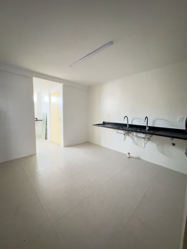Apartamento à venda com 3 quartos sendo uma suíte, 168m² área útil por R$ 650.000,00 Rua Carlos Pereira Falcão Recife - 