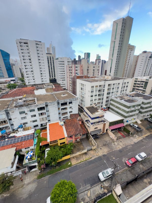 Apartamento à venda com 3 quartos sendo uma suíte, 168m² área útil por R$ 650.000,00 Rua Carlos Pereira Falcão Recife - 