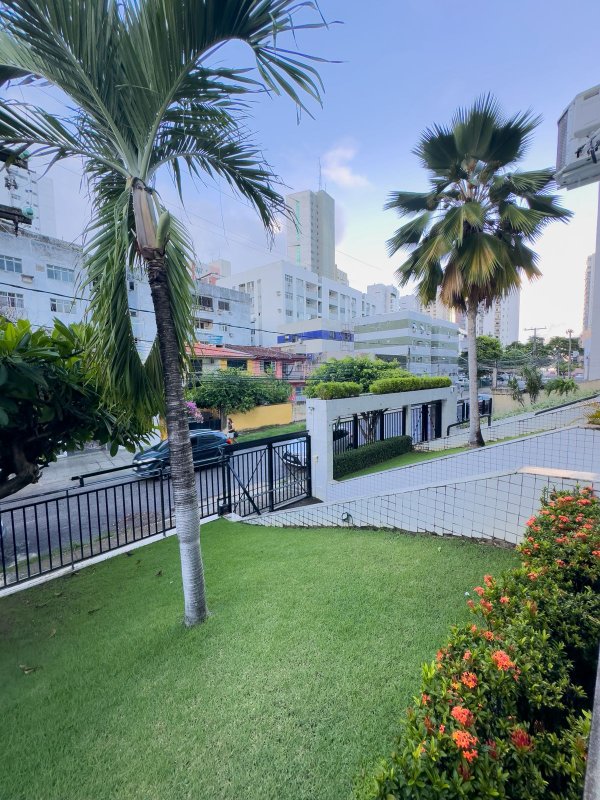 Apartamento à venda com 3 quartos sendo uma suíte, 168m² área útil por R$ 650.000,00 Rua Carlos Pereira Falcão Recife - 