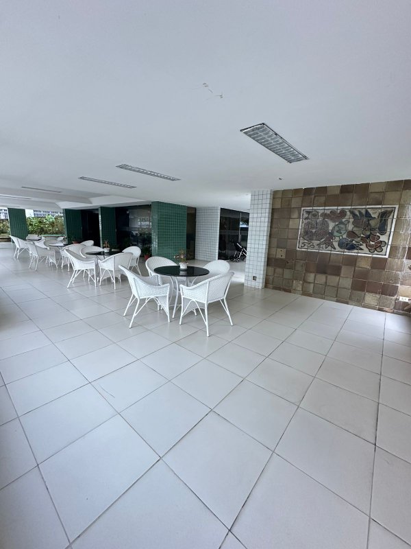 Apartamento à venda com 3 quartos sendo uma suíte, 168m² área útil por R$ 650.000,00 Rua Carlos Pereira Falcão Recife - 