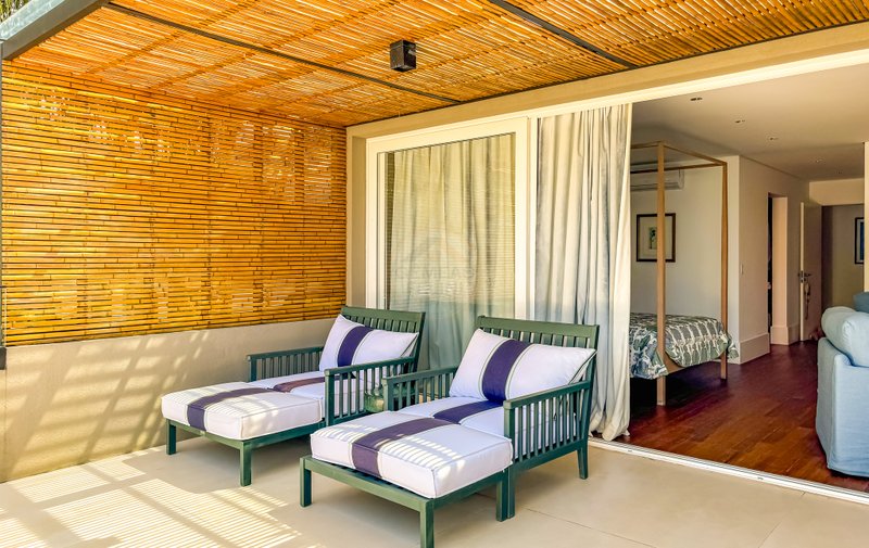 Casa pé na areia em condomínio exclusivo na Praia de Juquehy - À VENDA - São Sebastião - 