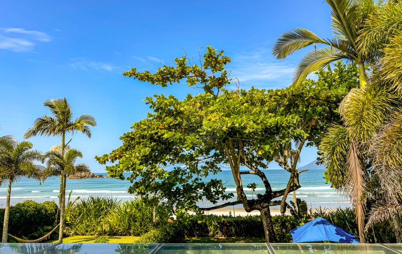 Casa pé na areia em condomínio exclusivo na Praia de Juquehy - À VENDA - São Sebastião - 