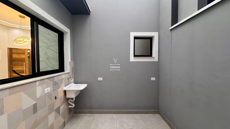 Casa 2 dormitórios sendo 1 suíte + 3 vagas de garagem - Suzano - 