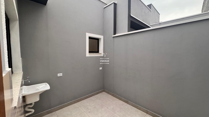 Casa 2 dormitórios sendo 1 suíte + 3 vagas de garagem - Suzano - 