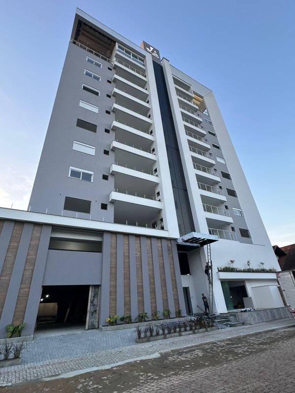 Apartamento à venda, 3 suítes, 2 vagas de garagem. Aceita imóvel como parte do pagamento! Centro  Timbó - 
