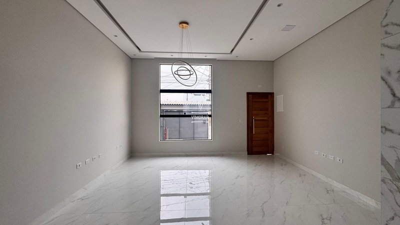 Casa térrea 2 dormitórios sendo 1 suíte + 4 vagas de garagem - Suzano - 
