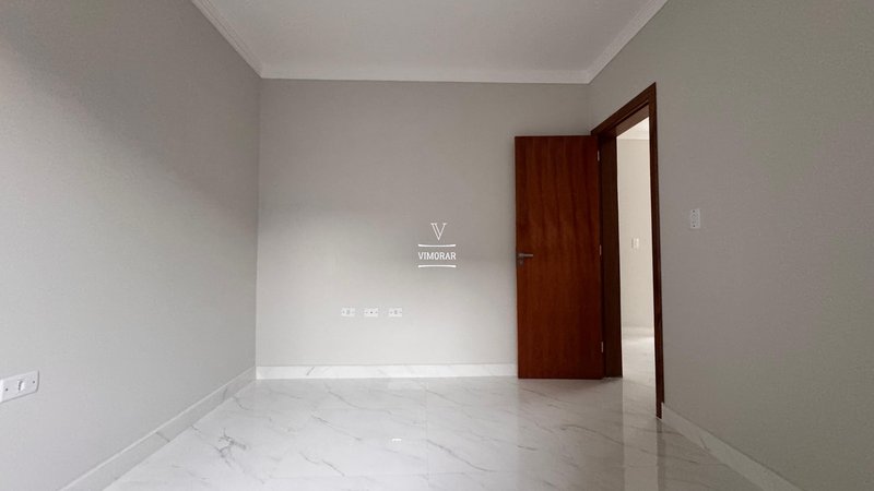 Casa térrea 2 dormitórios sendo 1 suíte + 4 vagas de garagem - Suzano - 