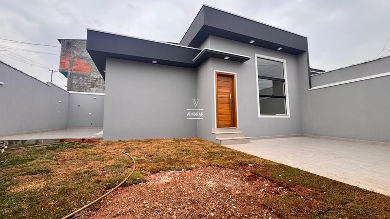 Casa térrea 2 dormitórios sendo 1 suíte + 4 vagas de garagem - Suzano - 