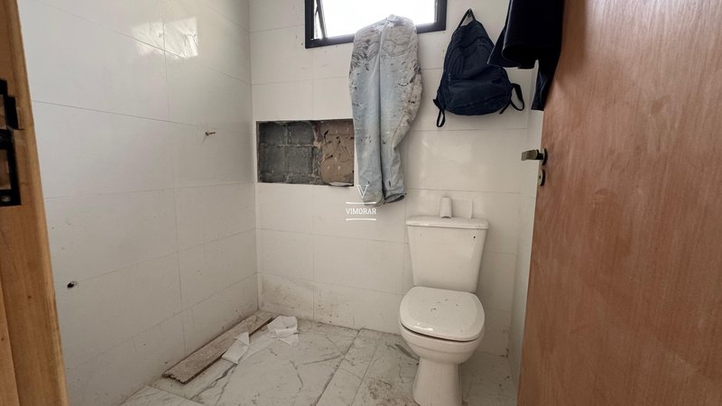 Sobrado 3 dormitórios sendo 1 suíte + 2 vagas de garagem  Guarulhos - 