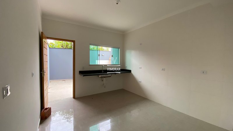 Sobrado 3 dormitórios sendo 1 suíte + 3 vagas de garagem - Itaquaquecetuba - 