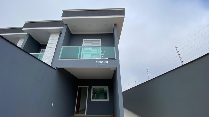 Sobrado 3 dormitórios sendo 1 suíte + 3 vagas de garagem - Itaquaquecetuba - 