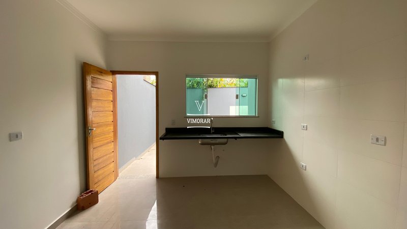 Sobrado 3 dormitórios sendo 1 suíte + 3 vagas de garagem - Itaquaquecetuba - 
