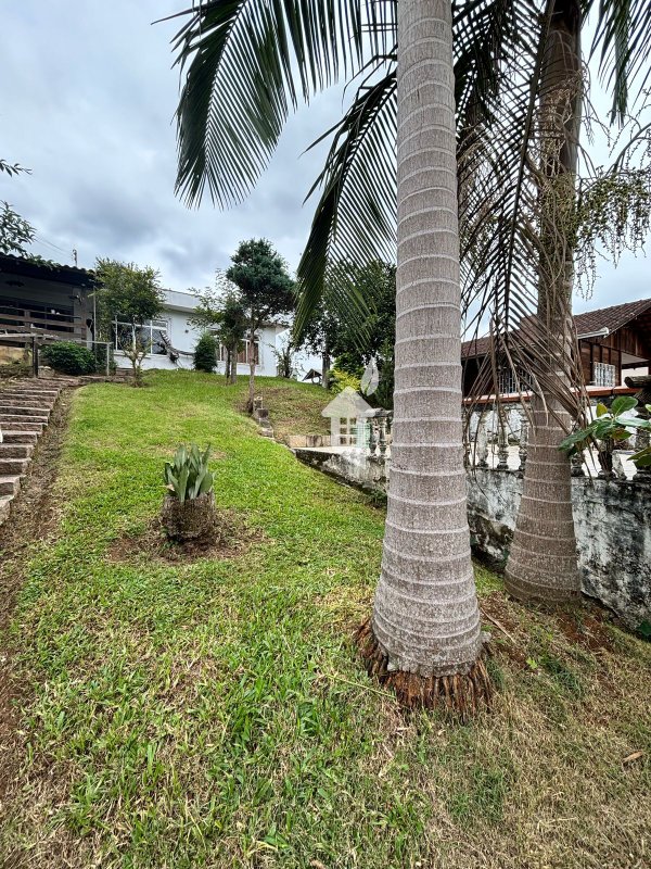 INVESTIMENTO OU O LAR DO SEUS SONHOS? VOCÊ ESCOLHE! AVERBADA! Rua Santa Catarina Joinville - 