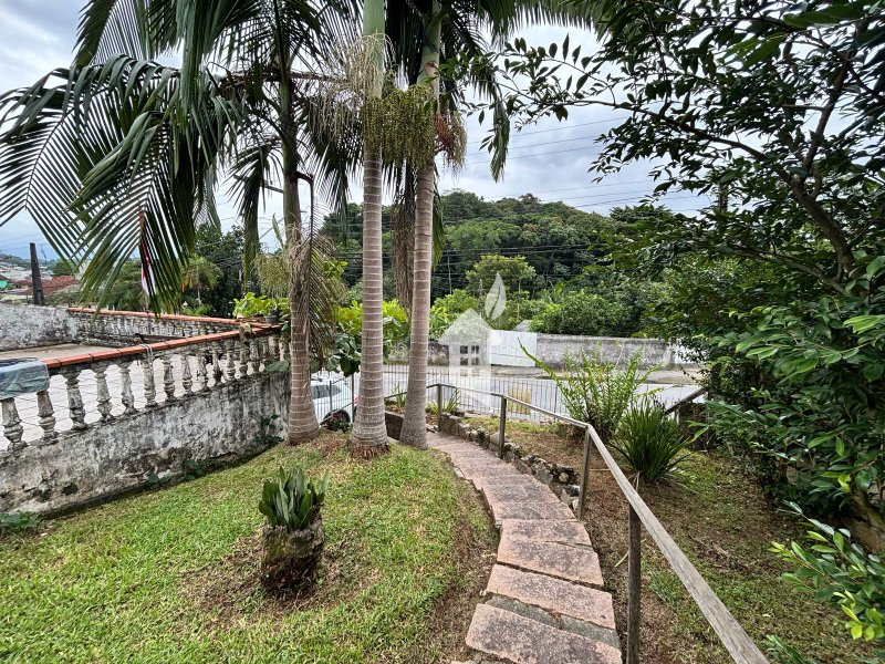 INVESTIMENTO OU O LAR DO SEUS SONHOS? VOCÊ ESCOLHE! AVERBADA! Rua Santa Catarina Joinville - 