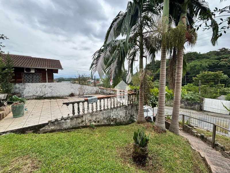 INVESTIMENTO OU O LAR DO SEUS SONHOS? VOCÊ ESCOLHE! AVERBADA! Rua Santa Catarina Joinville - 