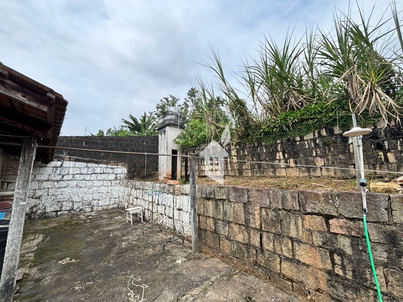 INVESTIMENTO OU O LAR DO SEUS SONHOS? VOCÊ ESCOLHE! AVERBADA! Rua Santa Catarina Joinville - 