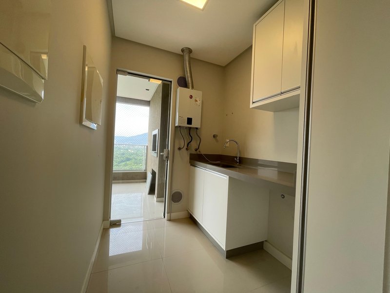 VILA DAS AROEIRAS RESIDENCE / Lindo apartamento mobiliado localizado no bairro Meia Praia Rua 262 Itapema - 