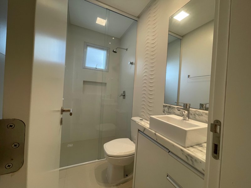 VILA DAS AROEIRAS RESIDENCE / Lindo apartamento mobiliado localizado no bairro Meia Praia Rua 262 Itapema - 