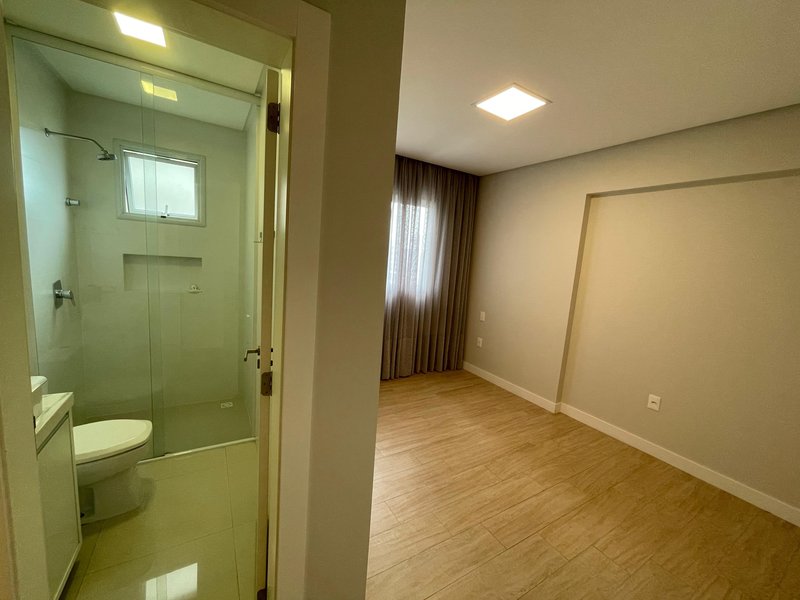 VILA DAS AROEIRAS RESIDENCE / Lindo apartamento mobiliado localizado no bairro Meia Praia Rua 262 Itapema - 
