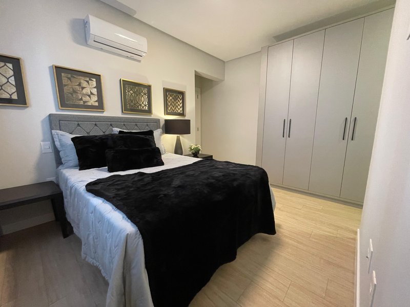 VILA DAS AROEIRAS RESIDENCE / Lindo apartamento mobiliado localizado no bairro Meia Praia Rua 262 Itapema - 