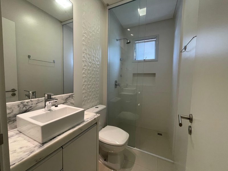 VILA DAS AROEIRAS RESIDENCE / Lindo apartamento mobiliado localizado no bairro Meia Praia Rua 262 Itapema - 