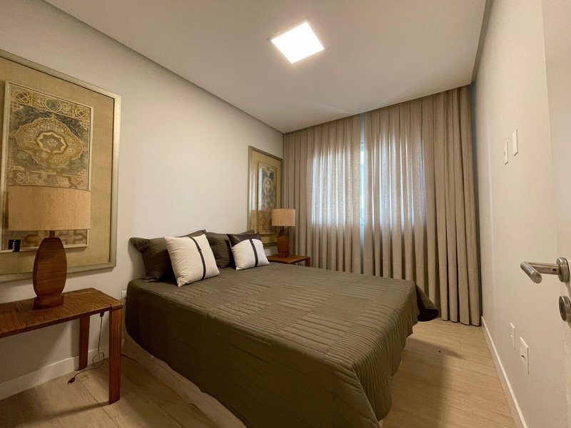 VILA DAS AROEIRAS RESIDENCE / Lindo apartamento mobiliado localizado no bairro Meia Praia Rua 262 Itapema - 