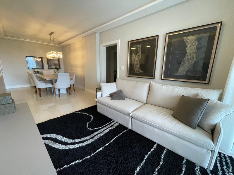 VILA DAS AROEIRAS RESIDENCE / Lindo apartamento mobiliado localizado no bairro Meia Praia Rua 262 Itapema - 