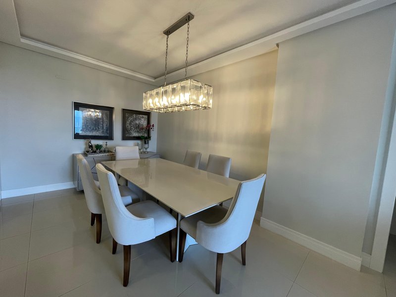 VILA DAS AROEIRAS RESIDENCE / Lindo apartamento mobiliado localizado no bairro Meia Praia Rua 262 Itapema - 